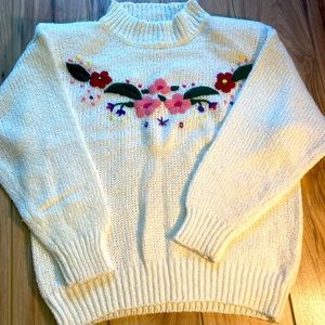 WYE OAKS- White with Floral Stitching Crew, Medium